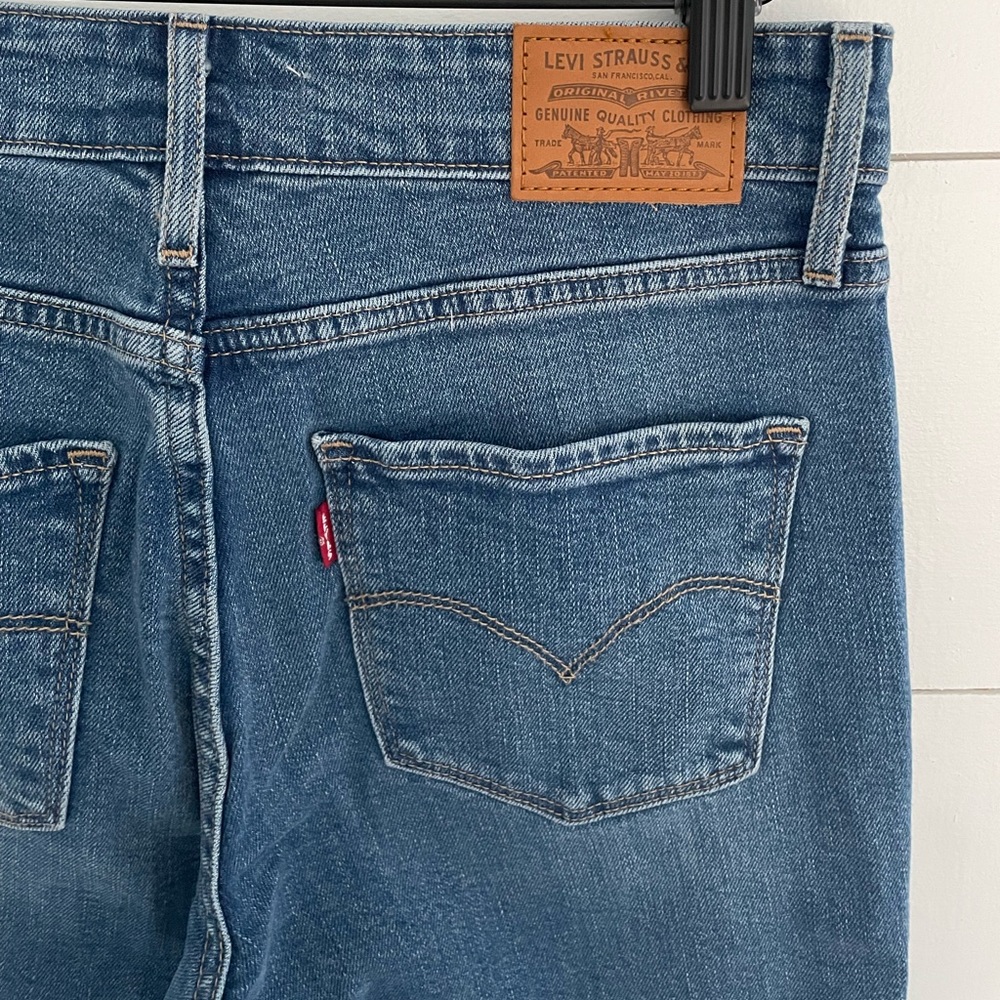 Levi’s Ripped Jeans - Picture 3 of 6